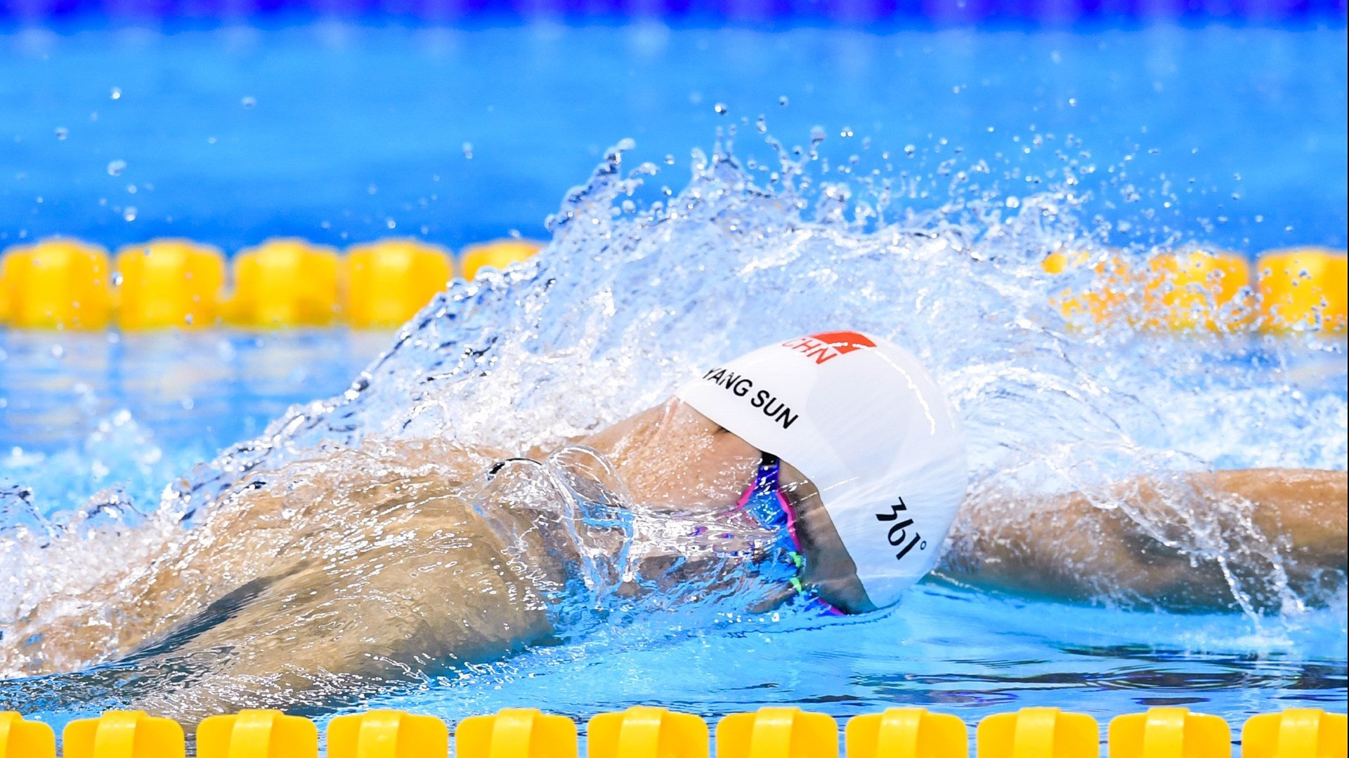 拼尽全力为国争光的篮球战士，为篮球而奋斗